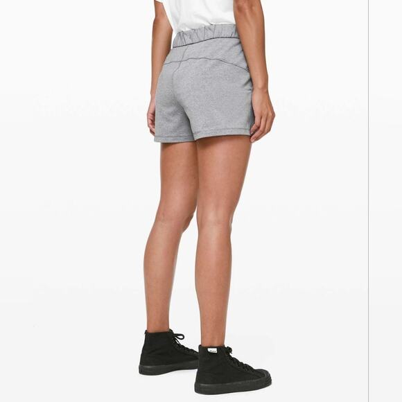 Lululemon On The Fly Short *2.5" Heathered Slate Size 4 - Picture 2 of 6